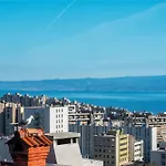 La Le With Big Terrace Apartman Split