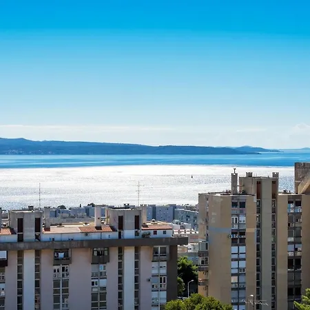 La Le With Big Terrace Apartament