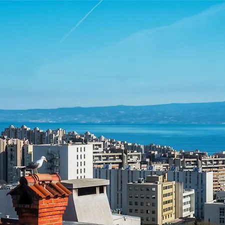 La Le With Big Terrace Apartament Split