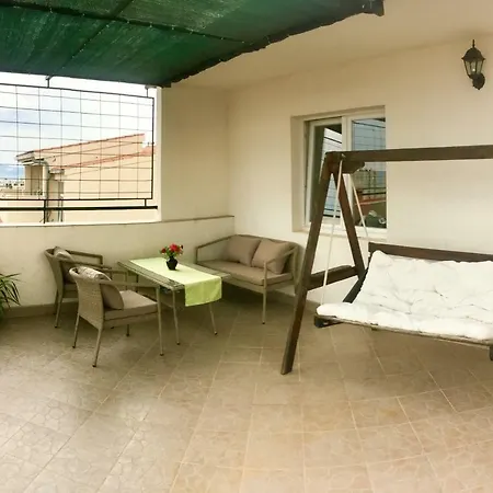 Appartement La Le With Big Terrace *