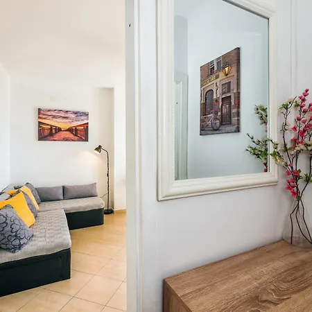 La Le With Big Terrace *